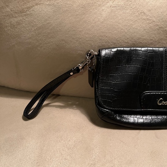 Coach black leather wristlet in excellent condition - Picture 2 of 14